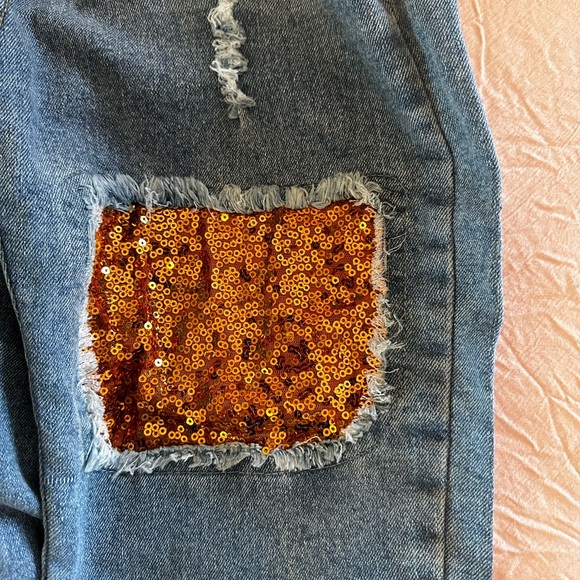 🛑SOLD🛑 Trendy Fall For Jesus Top and Jeans - Picture 5 of 12